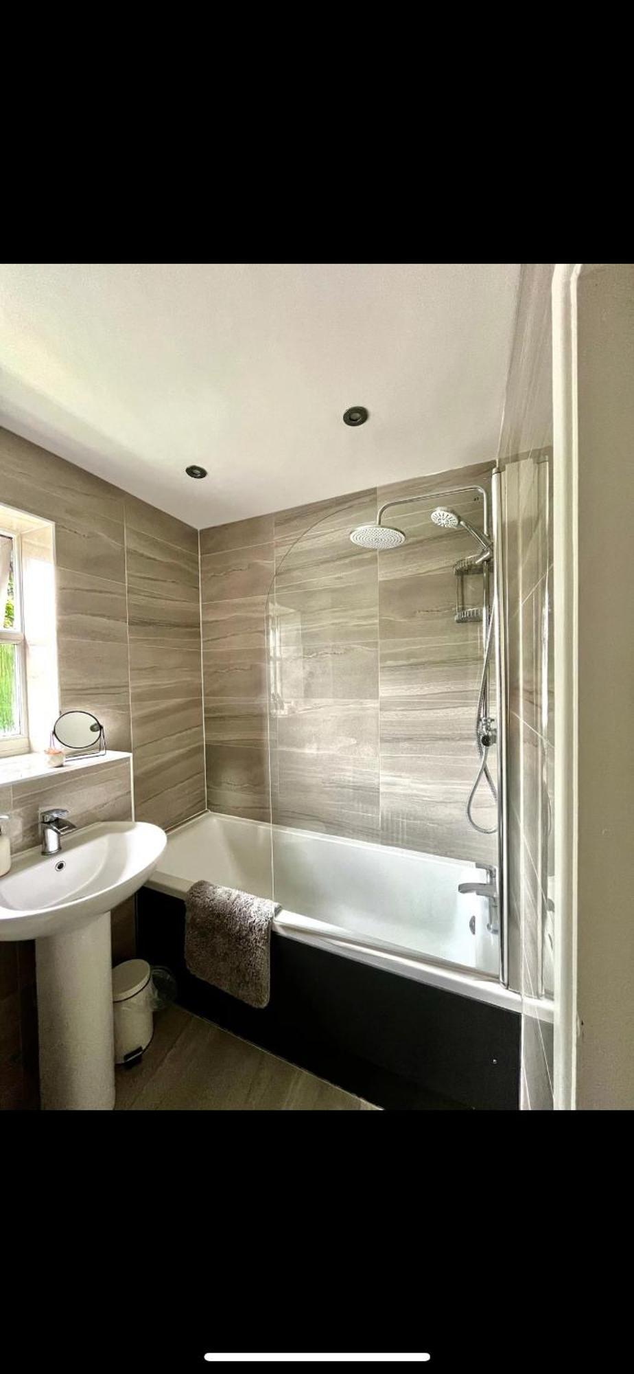 Modern 2 Bed Apartment With Free Parking And Netflix Dawley Экстерьер фото